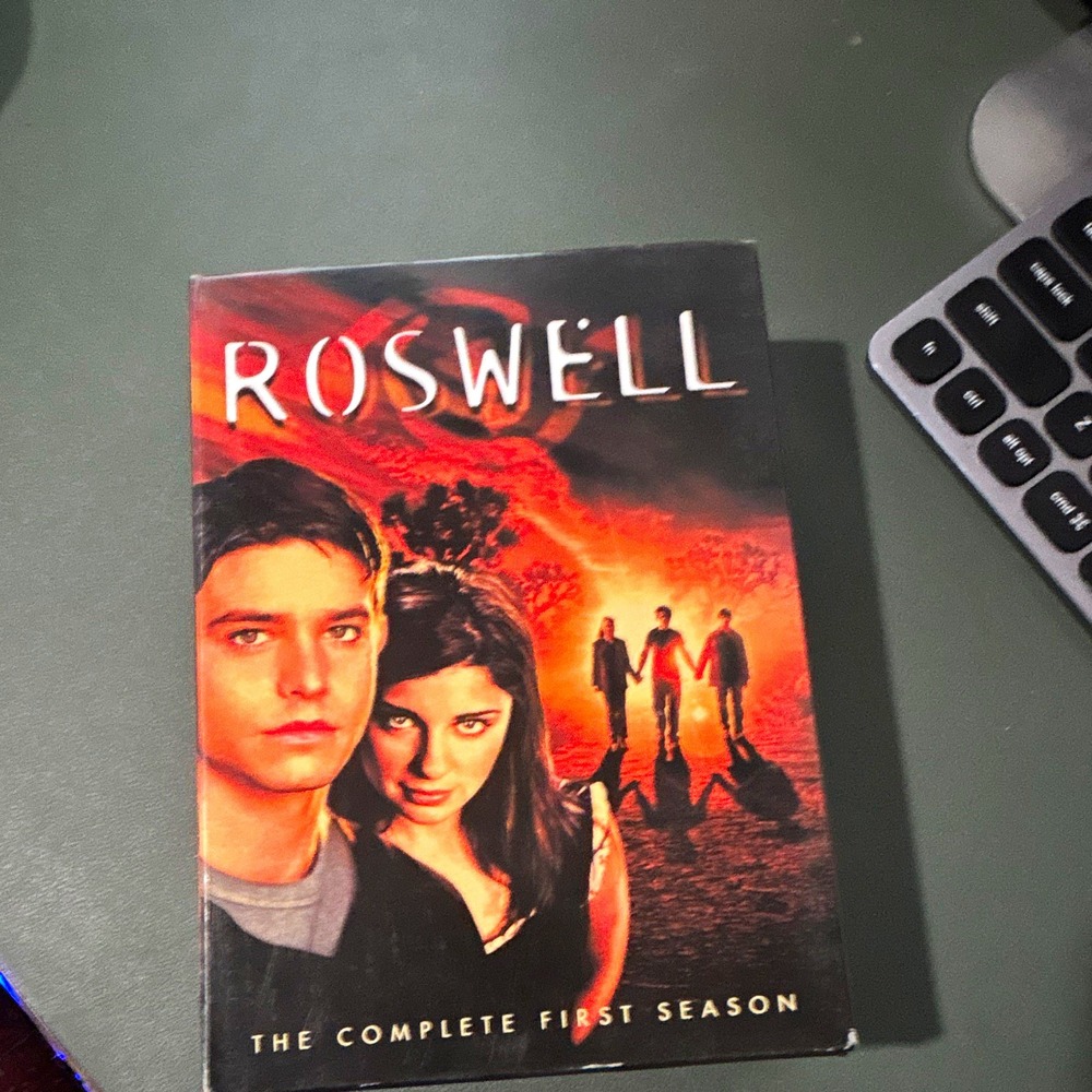 Roswell Complete First Season DVD Collector's Edition 6-Disc Set Widescreen